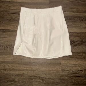 SHEIN White Faux Leather Mini Skirt – Size Large